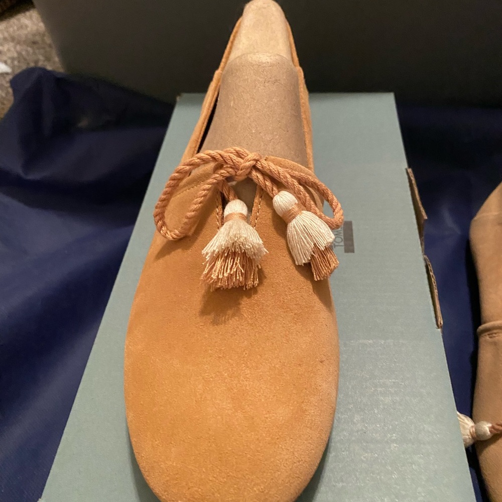 Toms Kelli Honey Suede Loafers size 10